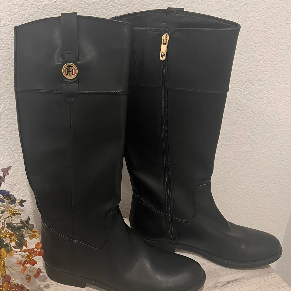 Tommy Hilfiger Black Knee-High Riding Boots Gold Logo | Size 8.5